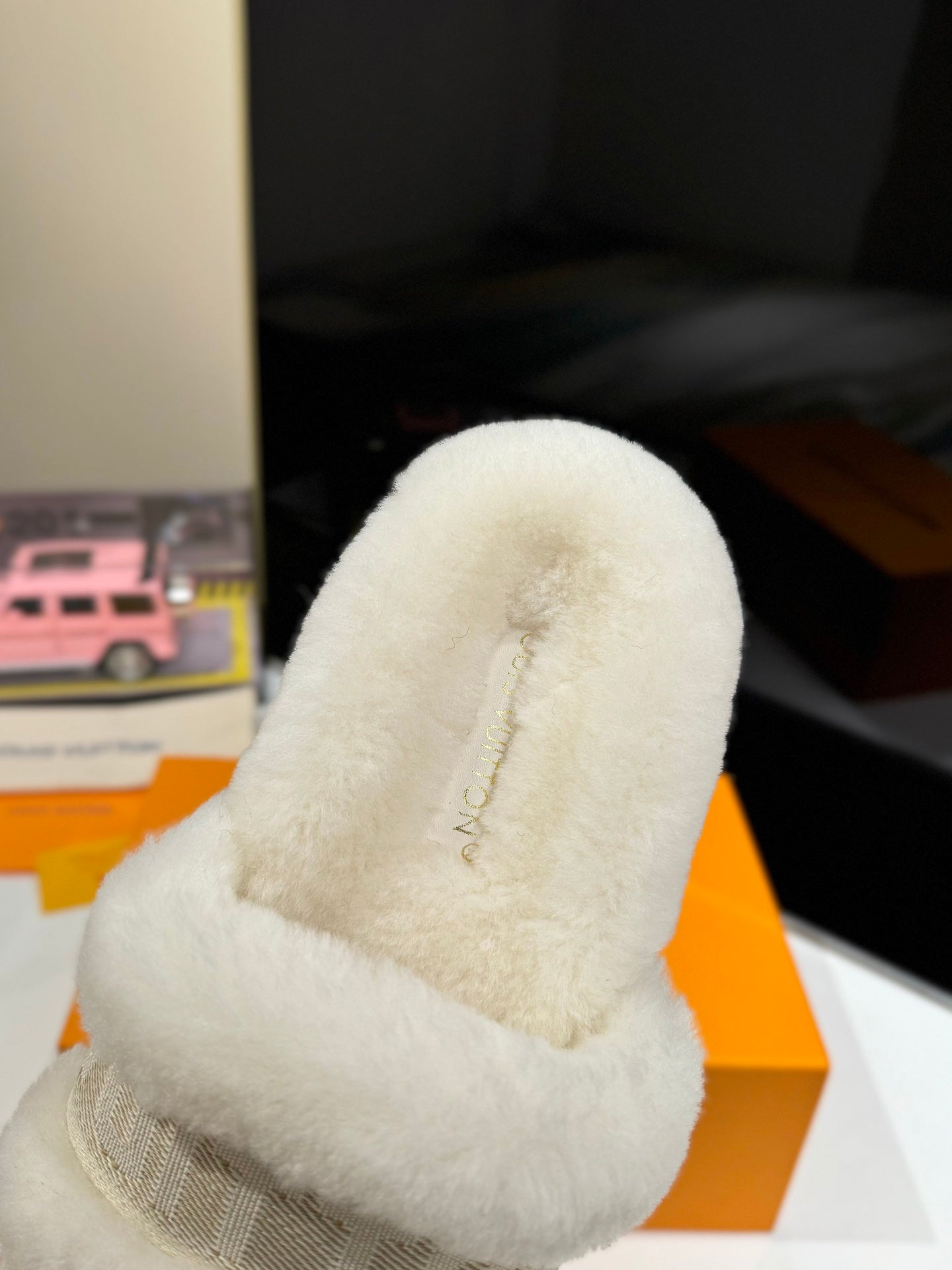 LOUIS VUITTON FURRY SLIPPER IN WHITE SHEARLING