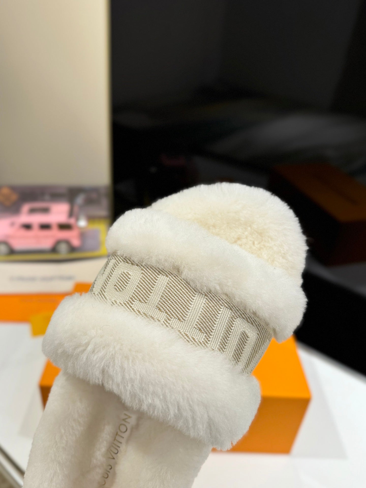 LOUIS VUITTON FURRY SLIPPER IN WHITE SHEARLING