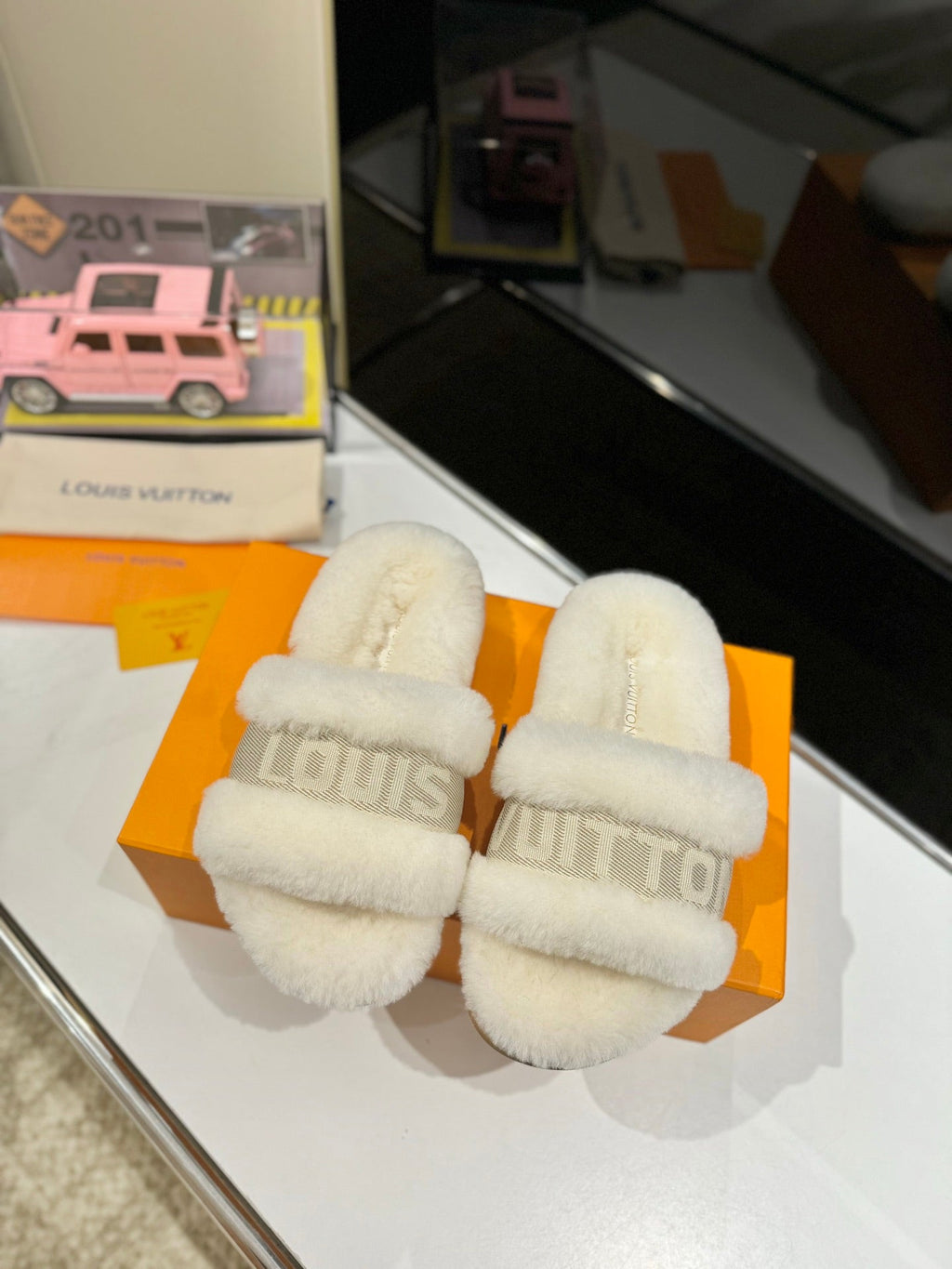LOUIS VUITTON FURRY SLIPPER IN WHITE SHEARLING