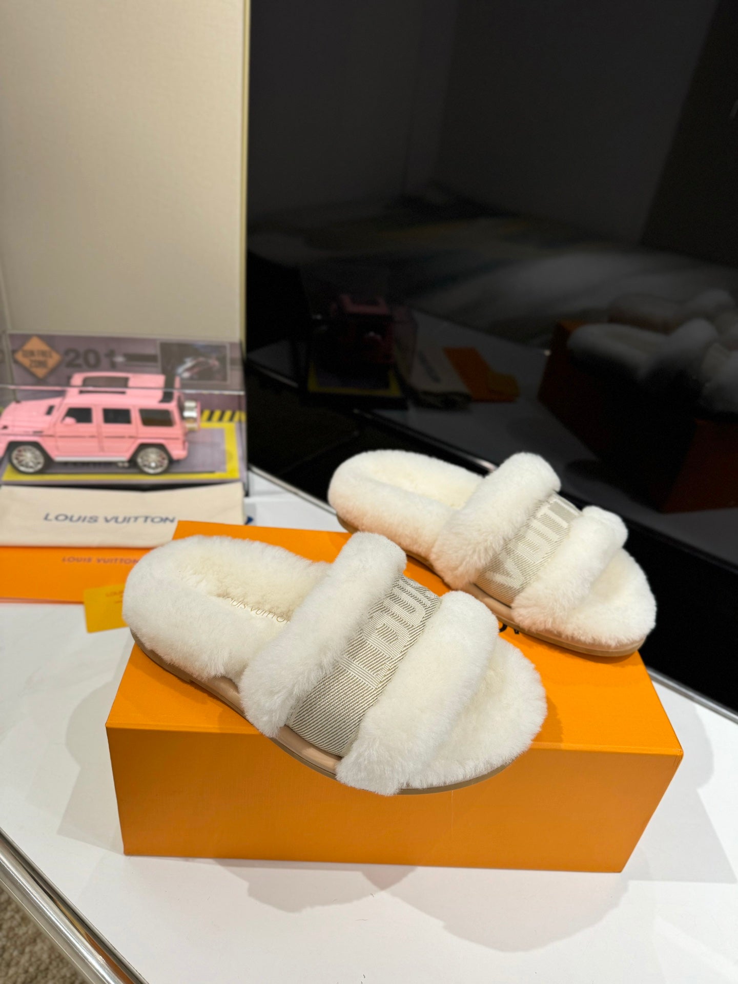 LOUIS VUITTON FURRY SLIPPER IN WHITE SHEARLING