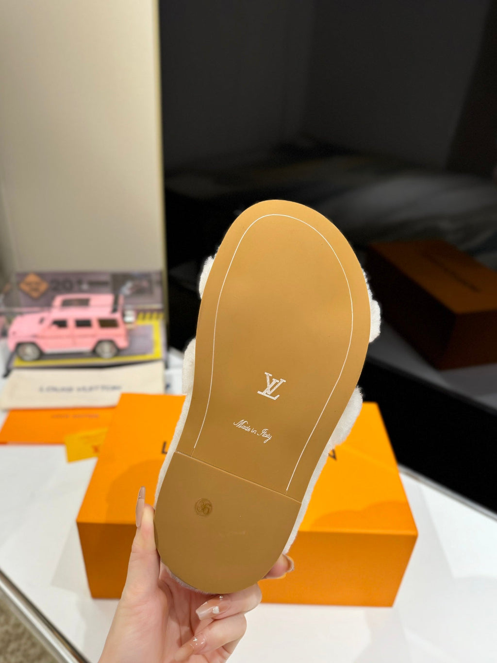 LOUIS VUITTON FURRY SLIPPER IN WHITE SHEARLING