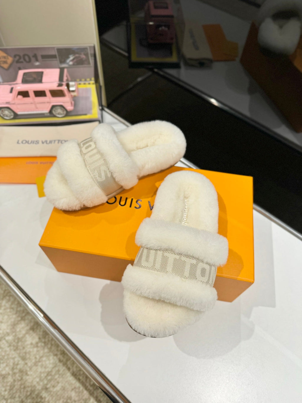LOUIS VUITTON FURRY SLIPPER IN WHITE SHEARLING