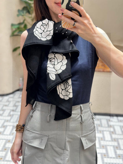 CHANEL 25S SCARF 140 IN SILK 735805