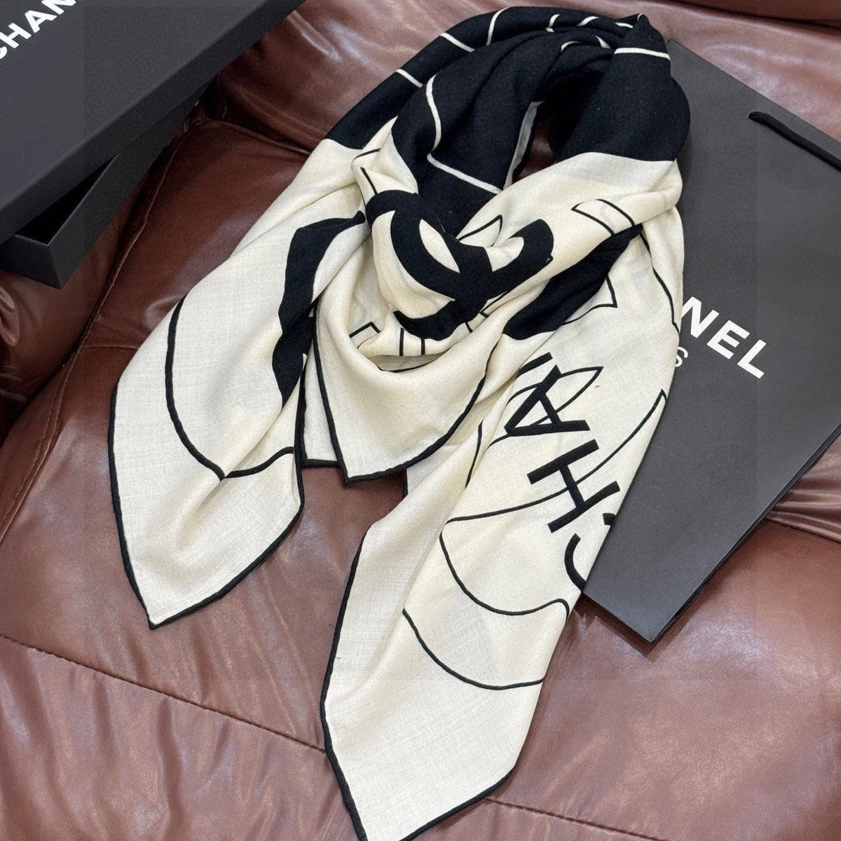 CHANEL 25S SCARF 135 IN SILK AND CASHMERE 932037