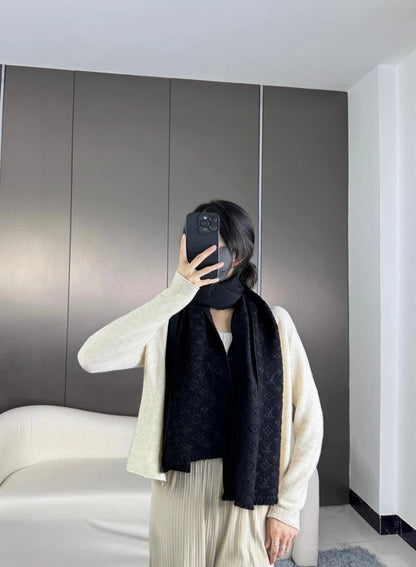 LOUIS VUITTON SCARF 180 CM IN BLACK CLASSIC MONOGRAM CASHMERE 396441