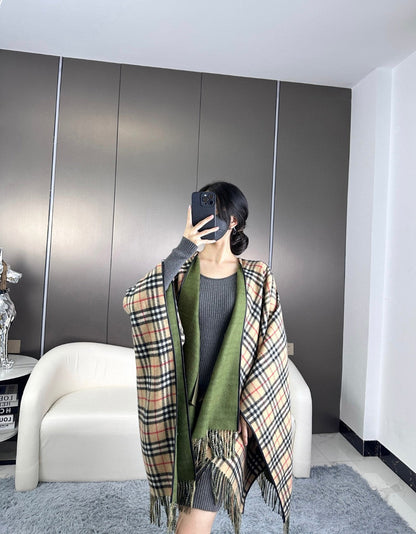 BURBERRY CHECK CAPE IN JADE GREEN WOOL 410153