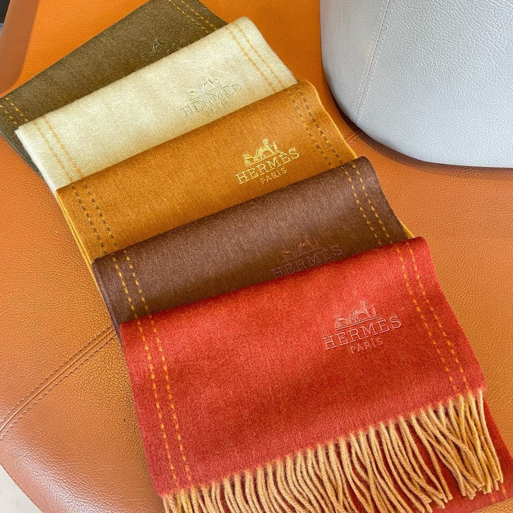 HERMES UNIE BRODEE GM MUFFLER IN SCARLET RED CASERE