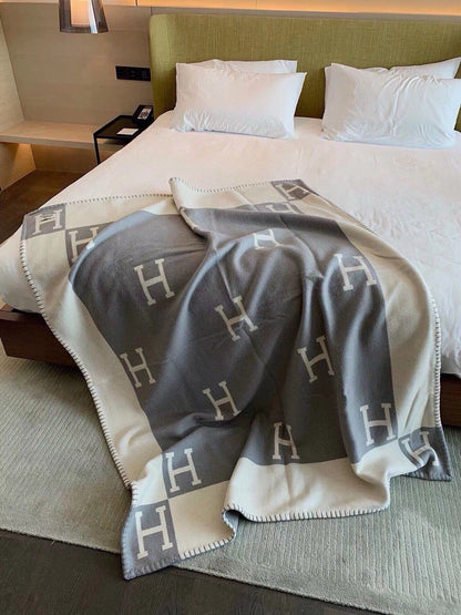 HERMES TIGRE BAYADERE BLANAVALON III THROW BLANKET IN LIGHT GRAY CASERE 407144