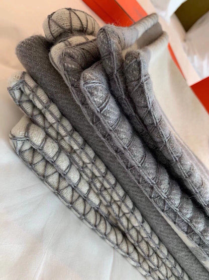 HERMES TIGRE BAYADERE BLANAVALON III THROW BLANKET IN LIGHT GRAY CASERE 407144