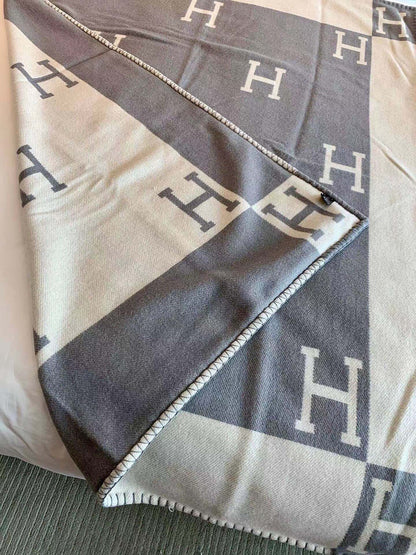 HERMES TIGRE BAYADERE BLANAVALON III THROW BLANKET IN LIGHT GRAY CASERE 407144