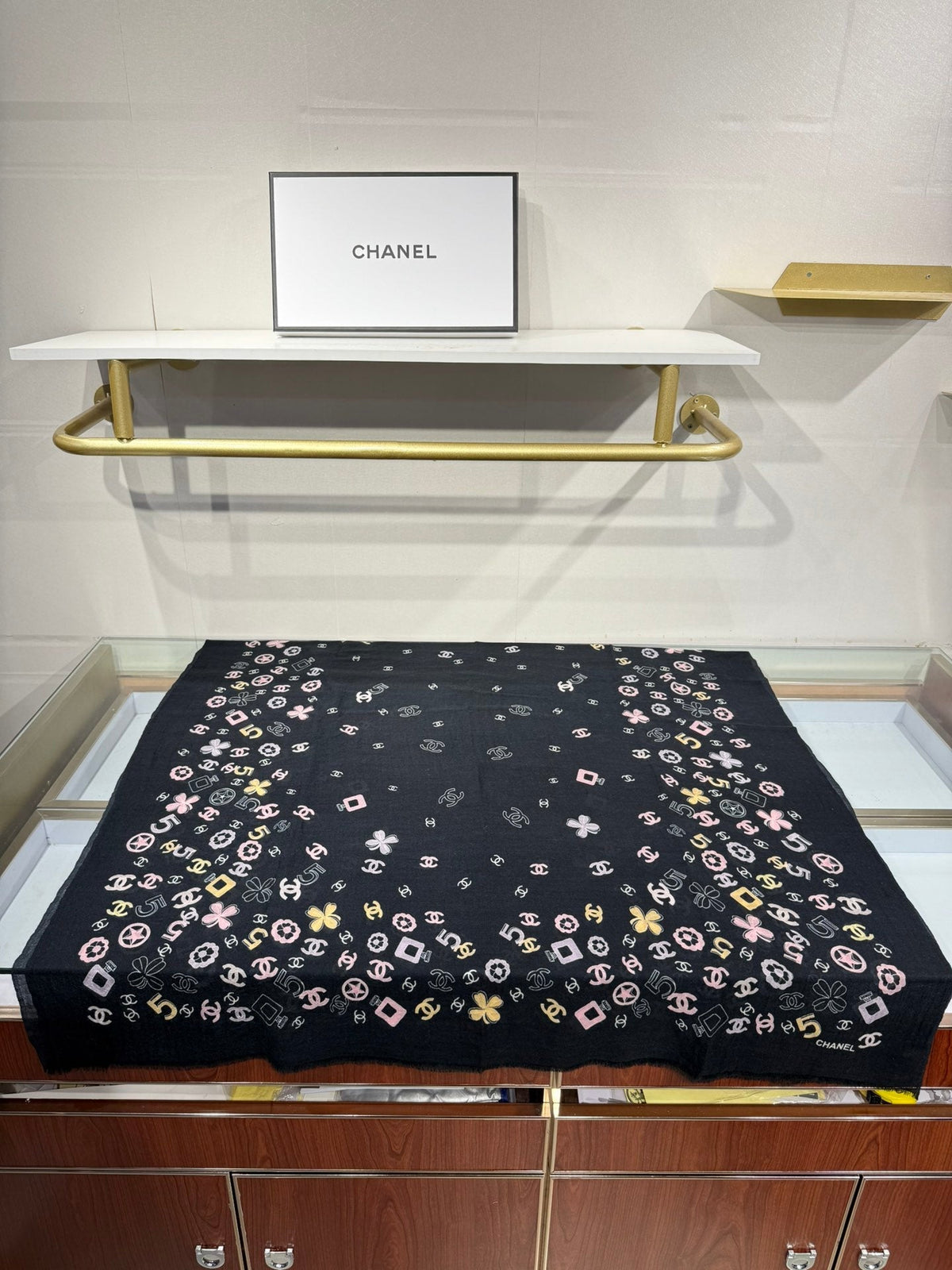 CHANEL 25S SCARF 200 IN CASHMERE 706597