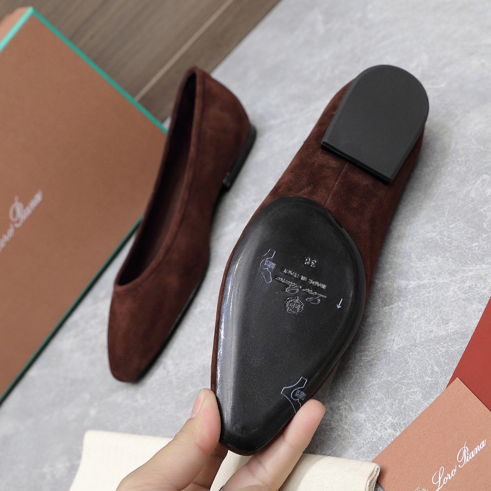 CLASSIC BALLET SHOES IN BROWN SUEDE