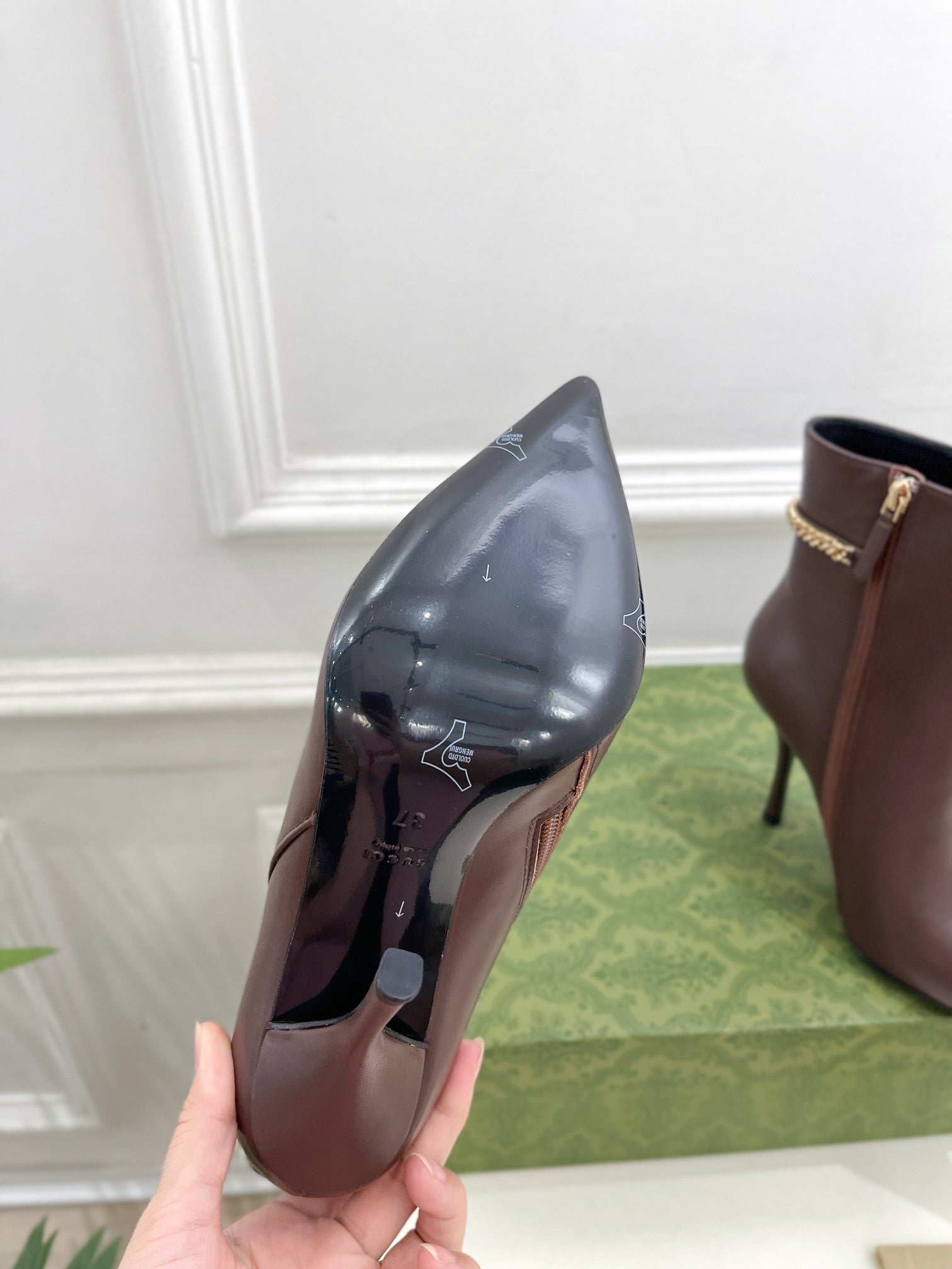 GUCCI SIGNORIA SHORT BOOTS 10.5CM IN WALNUT BROWN CALFSKIN